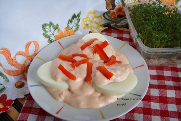 Jajka w sosie andaluzyjskim. Wielkanocne śniadanie.