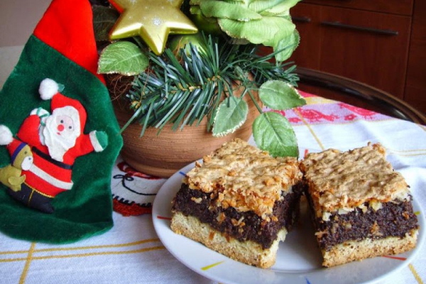 Makowiec na kruchym cieście z kokosową kruszonką.