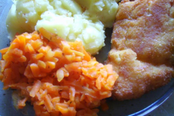 Duszona marchewka z czosnkiem i koperkiem