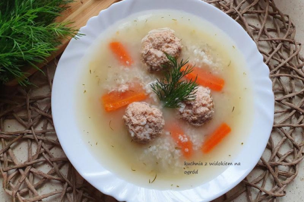 Zupa ryżanka z klopsikami z indyka