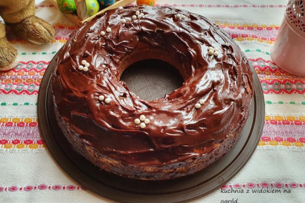 Babka bananowa z polewą czekoladową