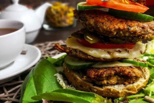 Jak zrobić kotlety marchewkowe do burgerów