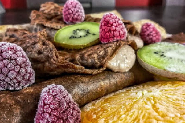 Jak zrobić fit naleśniki czekoladowe z purée bananowo-orzechowym