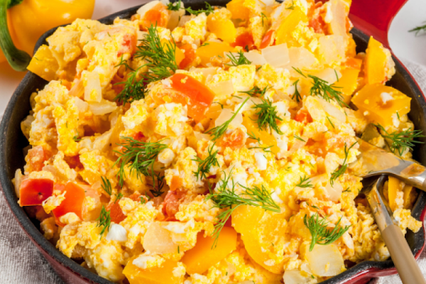 Fit Jajecznica z Warzywami: Szybkie i Zdrowe Śniadanie