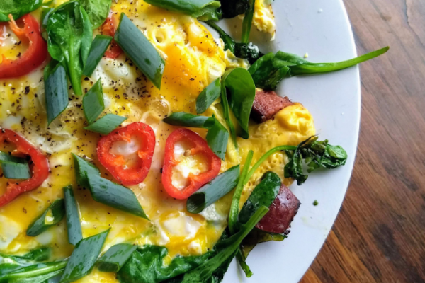 Odkryj Sekret Smacznego Rozpoczęcia Dnia: Fit Omlet z Warzywami! Szybki, Zdrowy i Pełen Energii!