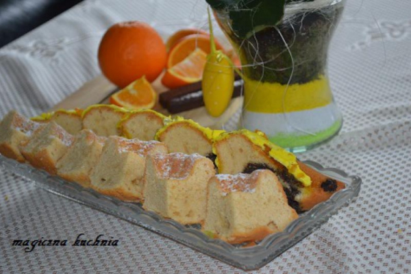 Babka z masą makową i mini babeczki do koszyczka
