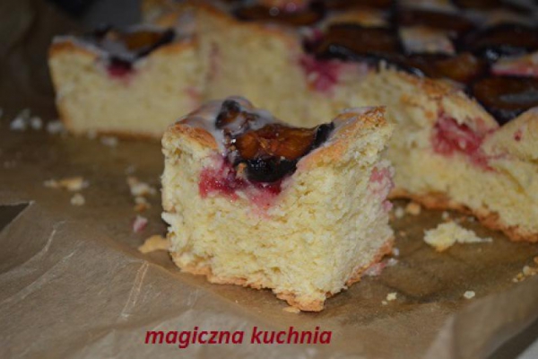 Drożdżowe ze śliwkami