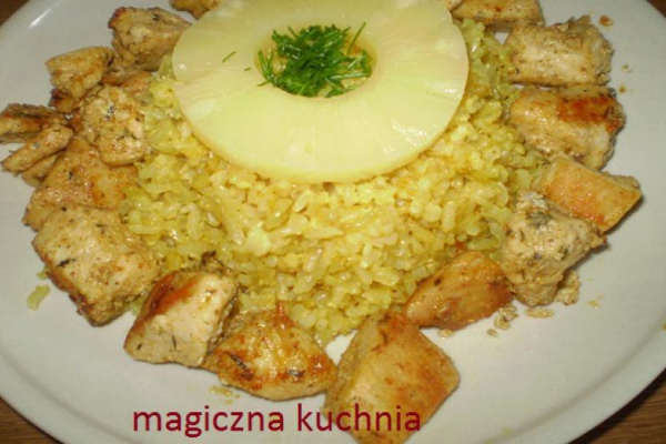 Kurczak z ryżem i ananasem