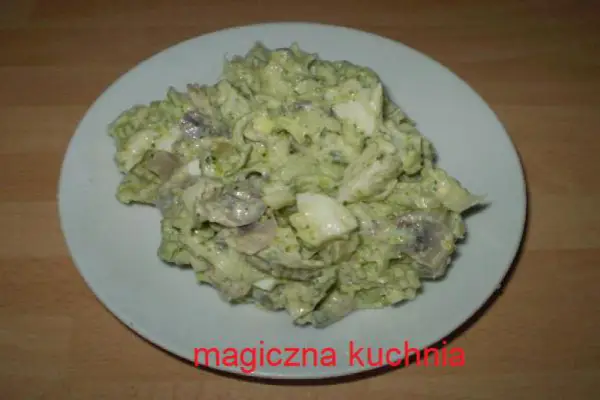 Brokułowo-porowa sałatka z jajkiem i pieczarkami (dieta Dukana, faza II)