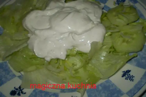 Zielona sałata z ogórkiem i porem w sosie czosnkowym (dieta Dukana,faza II)