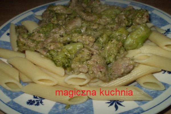 Penne z karkówką z brokułem i porem