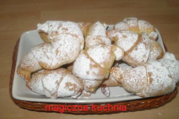 Krucho-drożdżowe rogaliki