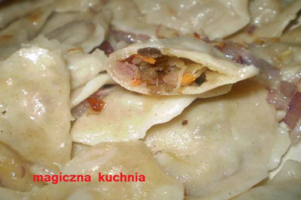 Pierogi z grzybami i kapustą