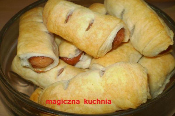 Parówki w cieście francuskim