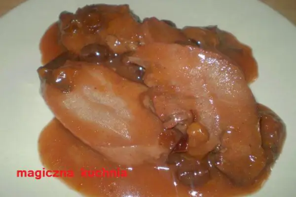 Ozorki wieprzowe w sosie bakaliowym