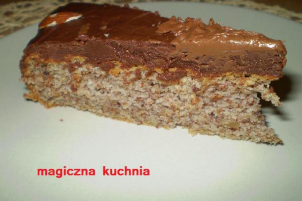 Tort orzechowy z czekoladą