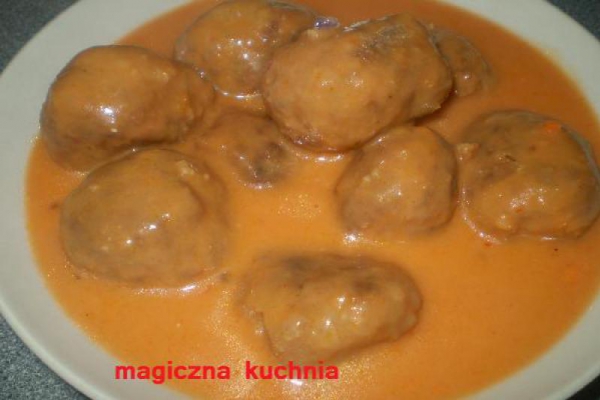 Pulpety z chleba w sosie pomidorowym