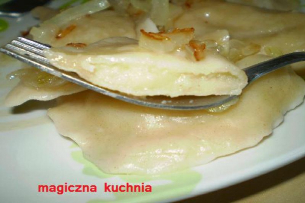 Pierogi z farszem z żółtego sera