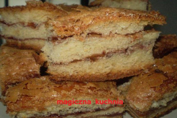 Drożdżowy przekładaniec