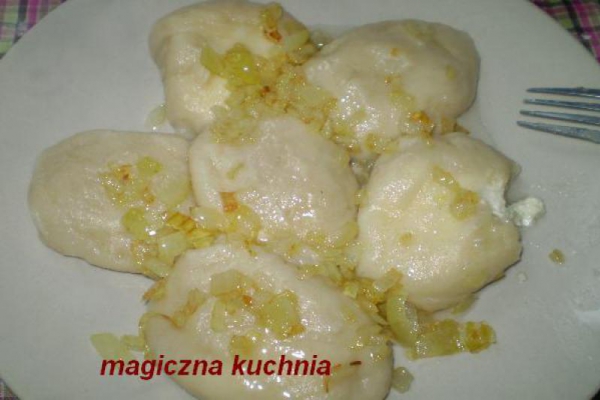 Ziemniaczane knedelki z białym serem