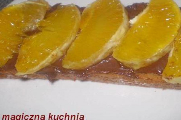 Kanapka z nutellą i pomarańczą