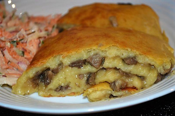 Ziemniaczana rolada z pieczarkami