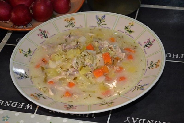 Zupa ogórkowa z kaszą jaglaną