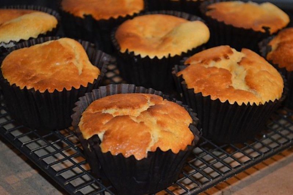 Muffiny śniadaniowe na maślance