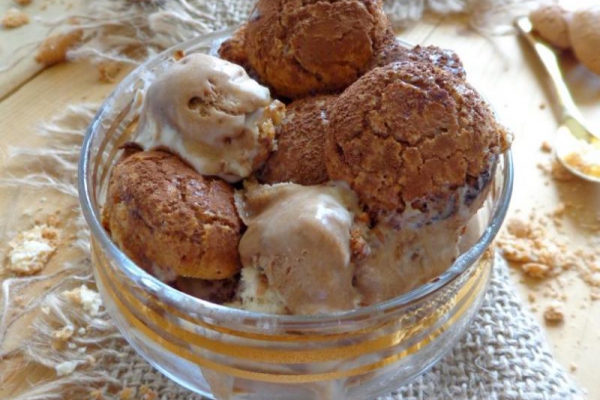 Lody tiramisu z ciasteczkami Amaretti