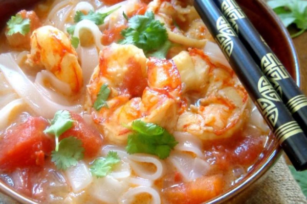 Zupa Tom Yum z krewetkami