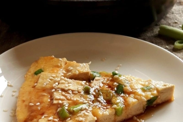 Omlet po chińsku z tofu i dymką