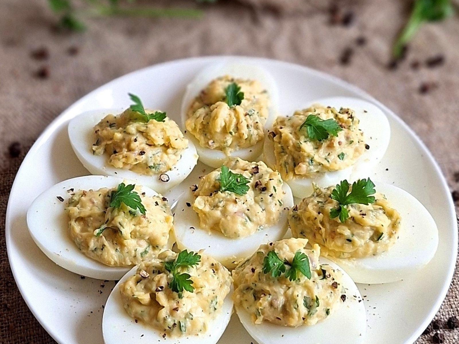 Jajka faszerowane anchois