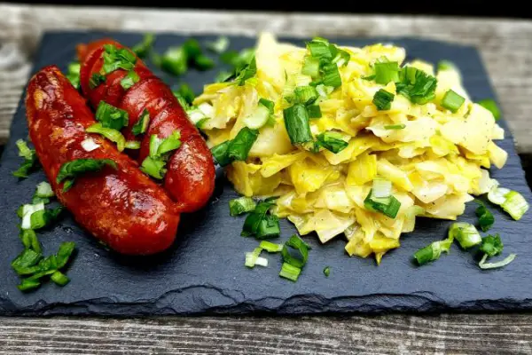 Chorizo z młodą kremową kapustą czyli Low Carb