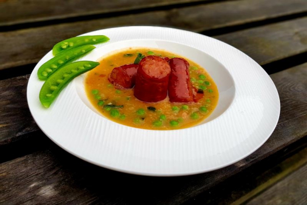 Chorizo z miętowym groszkiem