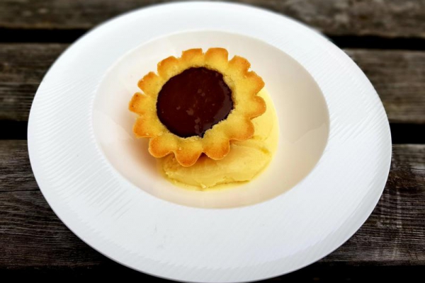 Czekoladowa tarta z limonkowymi lodami