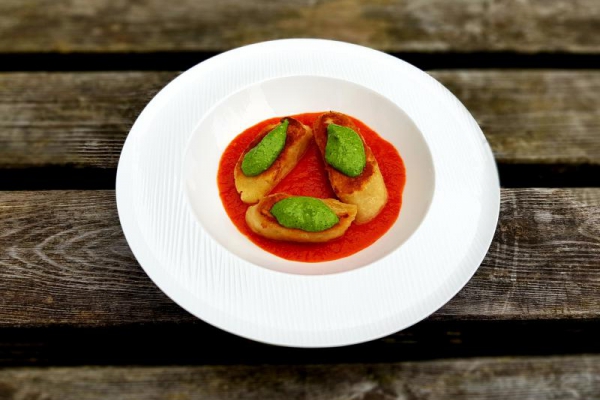 Ricotta gnocchi with pepper and pesto