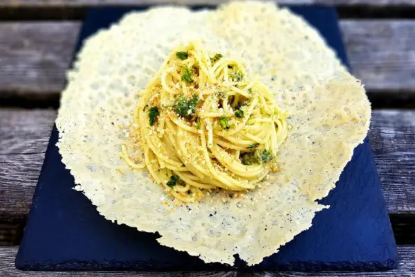 Spaghetti with Parmesan, toasted breadcrumbs and gremolata 