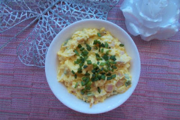 Pasta jajeczna z wędliną (1 wpis na blogu)