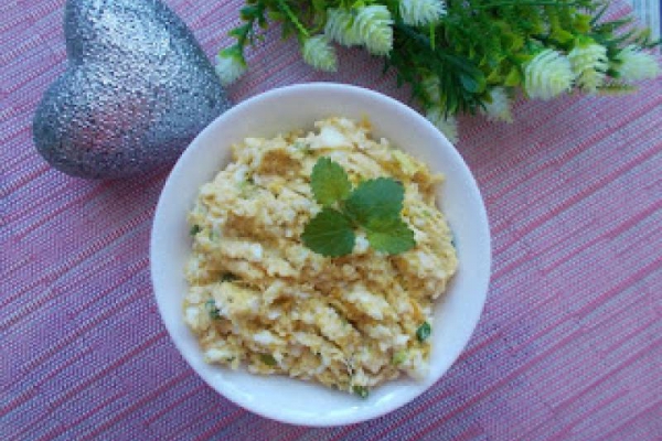 Pasta jajeczna z pieczoną rybą