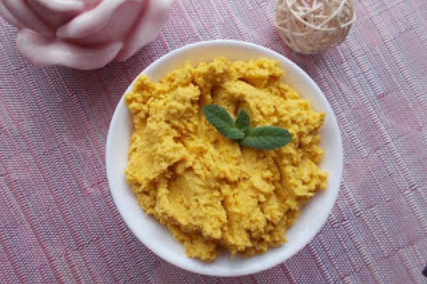 Hummus z dynią i kurkumą