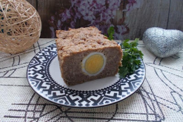 Pieczeń rzymska z jajkiem