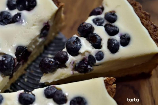 TARTA z mascarpone z białą czekoladą z borówkami