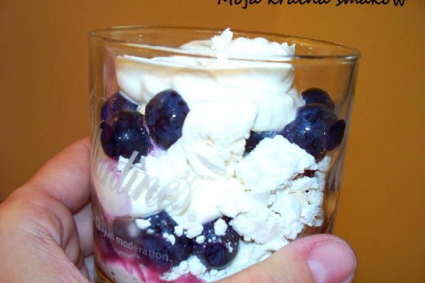 Borówkowy Eton Mess