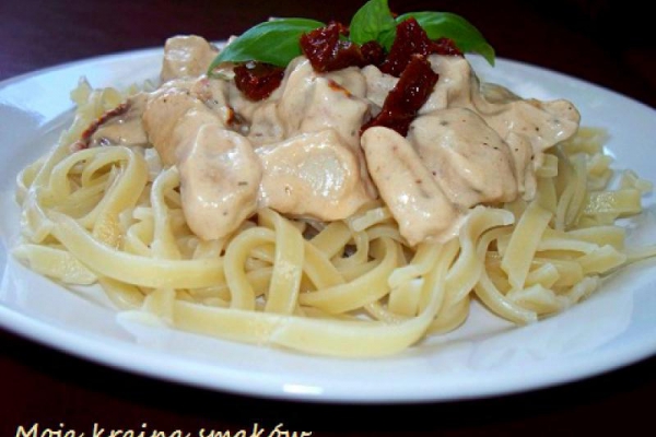 Tagliatelle z kurczakiem w kremowym sosie z serka mascarpone