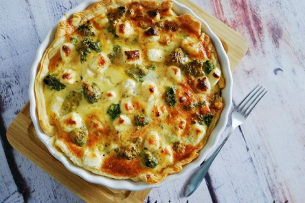 Tarta z brokułami i serem feta