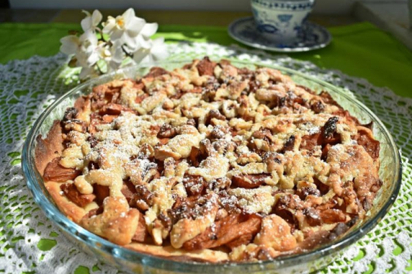 Tarta jabłkowa z orzechami