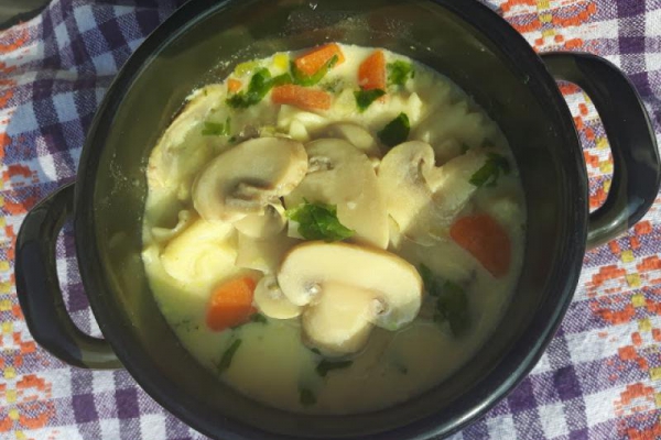 Zupa pieczarkowa z serkiem topionym