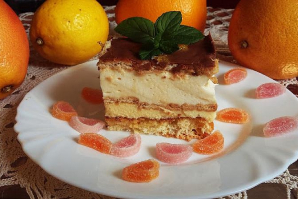 Ciasto Pomarańczowiec z biszkoptem i masą budyniową