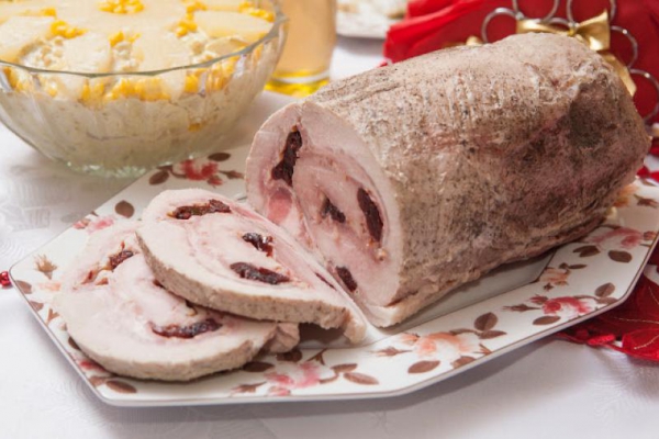 Pieczeń ze schabu z żurawiną i boczkiem