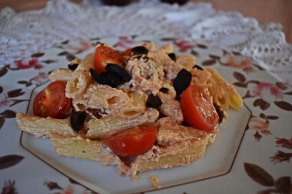 Penne z sosem z mascarpone i suszonych pomidorów